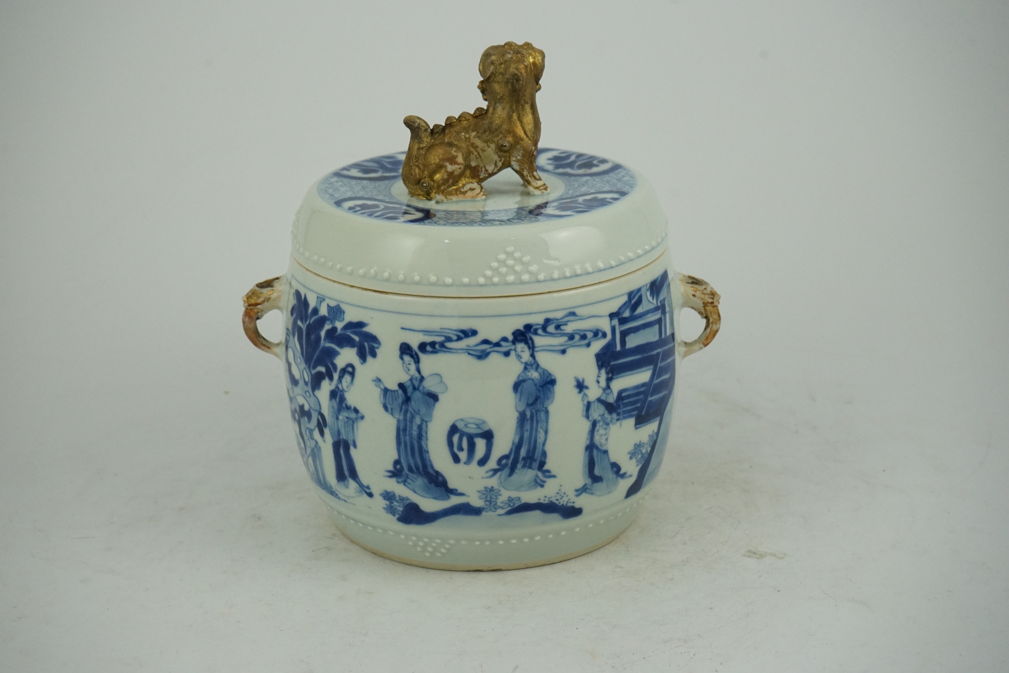 A Chinese blue and white 'Four Beauties' drum-shaped jar and cover, Kangxi period (1662-1722)